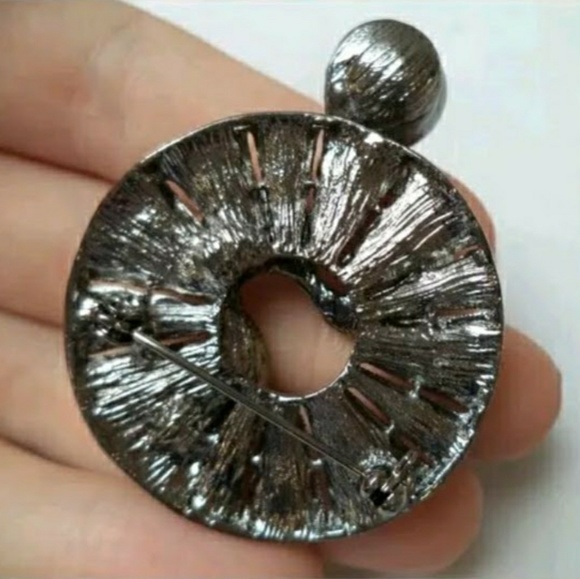 ❤GIFTED❤Marcasite & Faux Black Pearl Floral Brooch - Picture 2 of 6